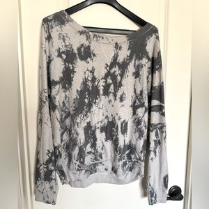 Scoopneck, super soft, tie-dye, look sweatshirt. Size medium, by Enti